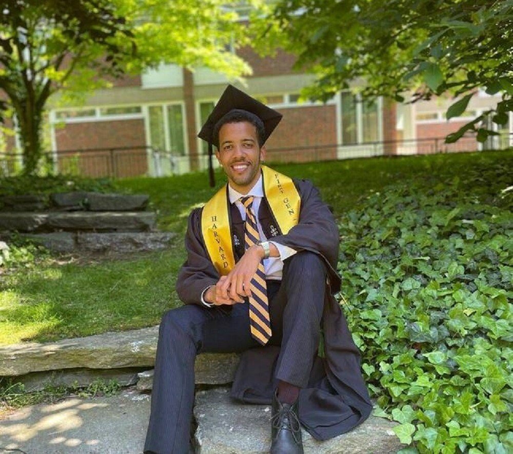 Mineiro é o primeiro brasileiro negro a se formar em Harvard