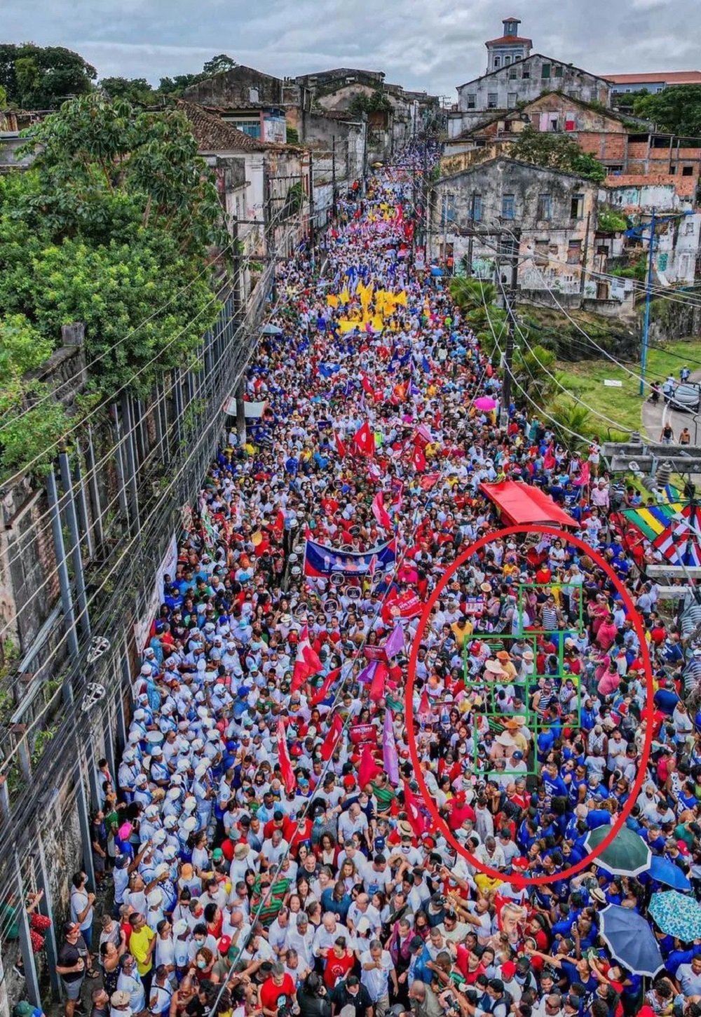 Campanha de Lula publica foto com pessoas duplicadas em evento da Independência na Bahia