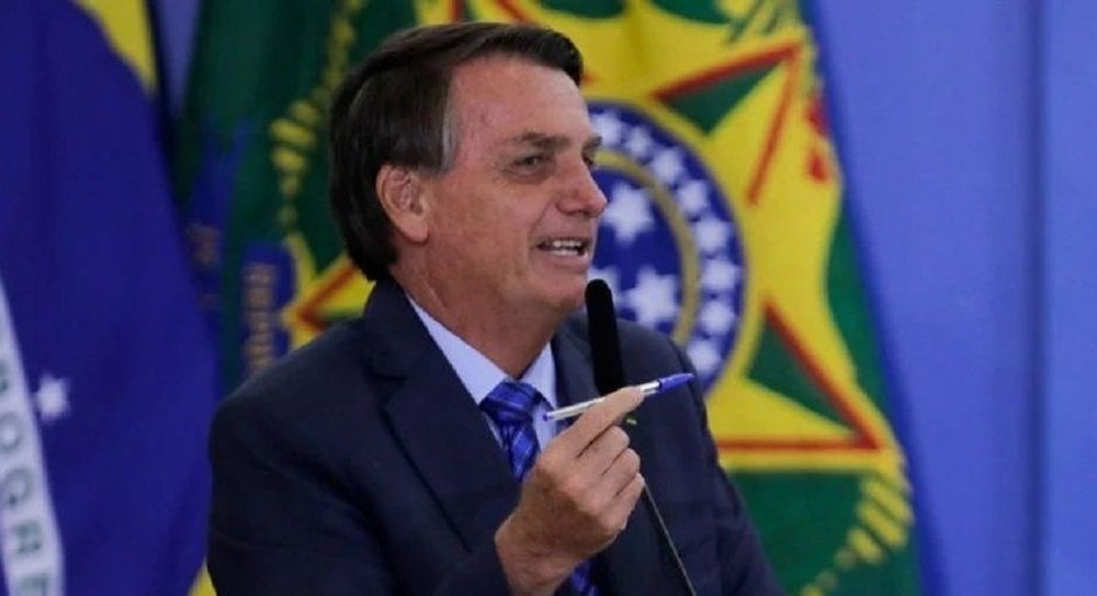 Bolsonaro assina MP que aumenta salário mínimo para R$ 1.302 em 2023