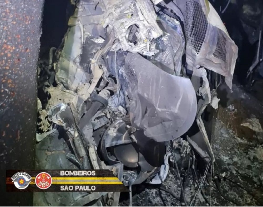 Helicóptero cai na Zona Norte de SP, e duas pessoas morrem