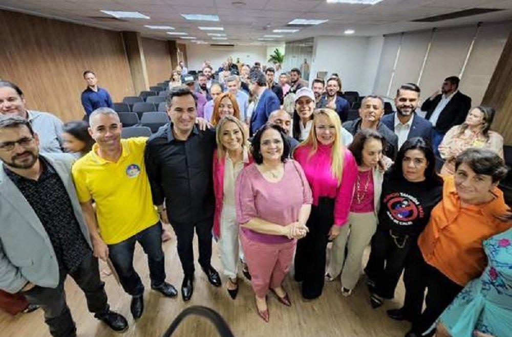 Candidatos do União Brasil declaram apoio a Damares Alves
