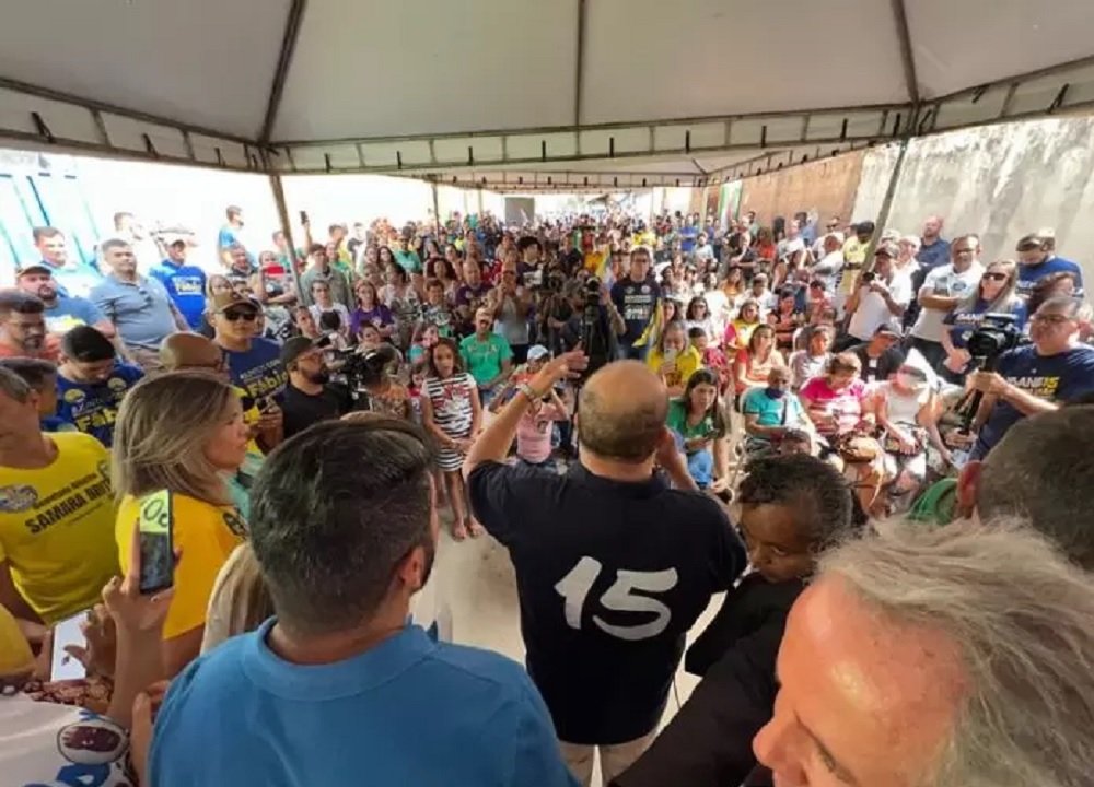 Ibaneis estuda incluir a PMDF no plano de saúde do governo