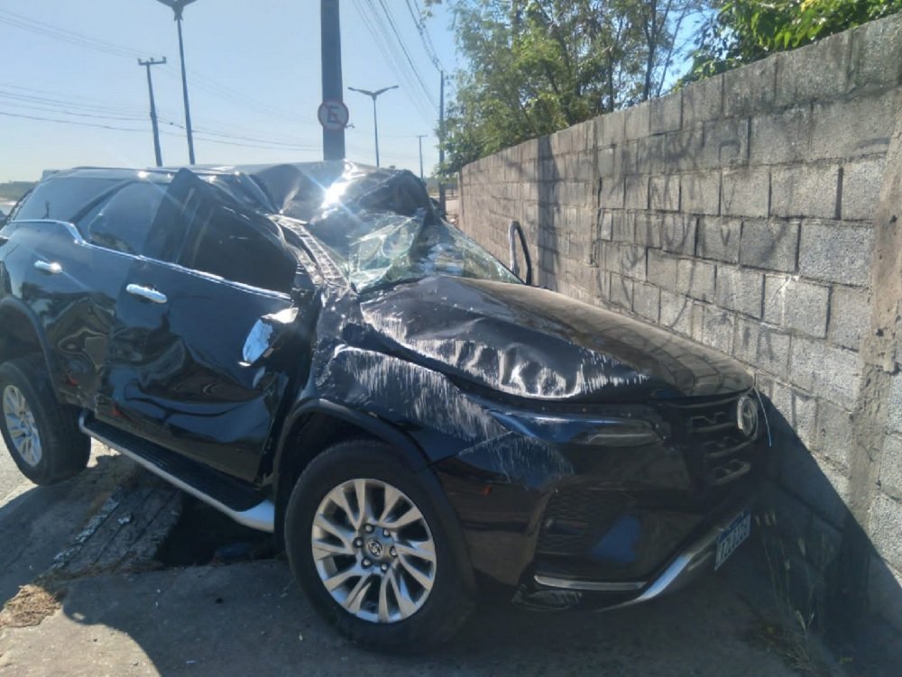 URGENTE: Cantor Vicente Nery sofre grave acidente de carro, Veja imagens