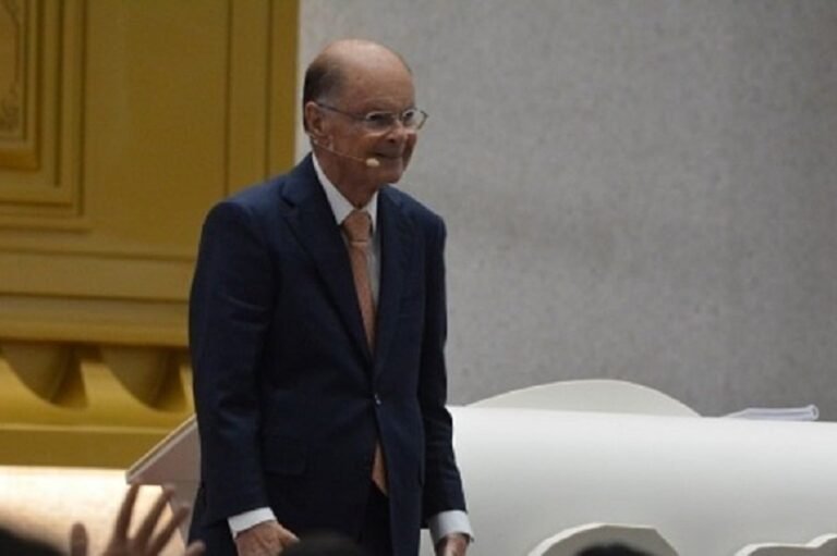 bispo-edir-macedo-fala-com-fieis