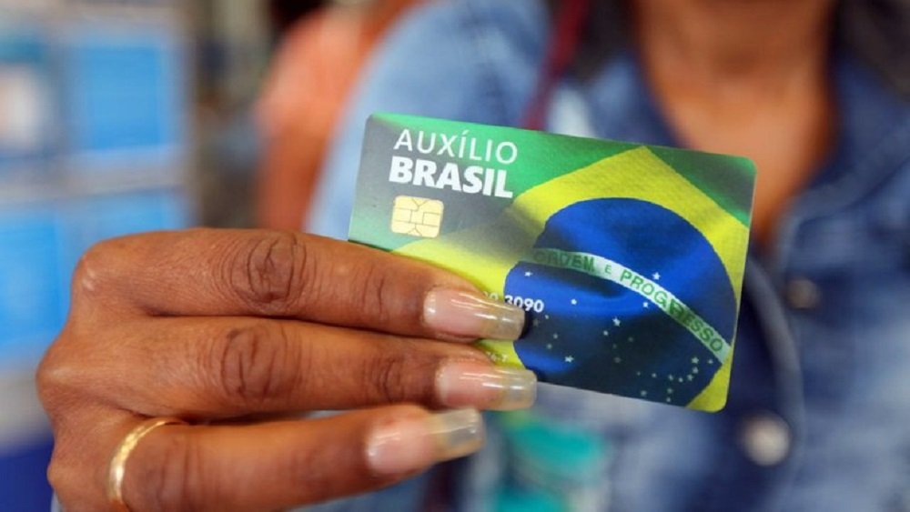 Caixa Econômica e mais 11 bancos começam a oferecer consignado do Auxílio Brasil e BPC