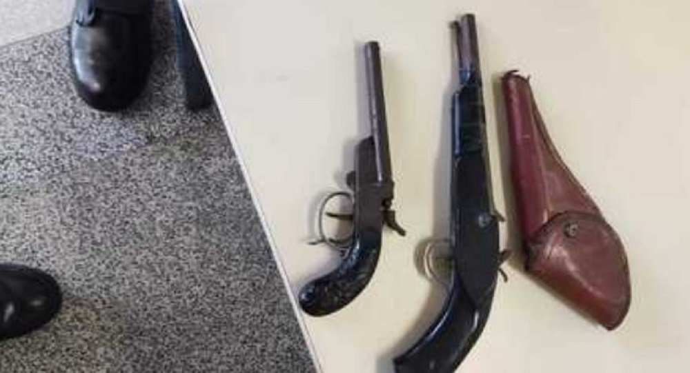 Menina de 3 anos entra com duas armas em creche de Santo André (SP)