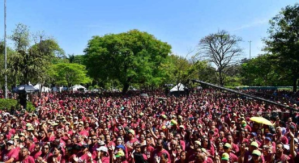 Caminhada do Amor reúne mais de 12 mil pessoas no parque Ibirapuera, na zona sul de SP
