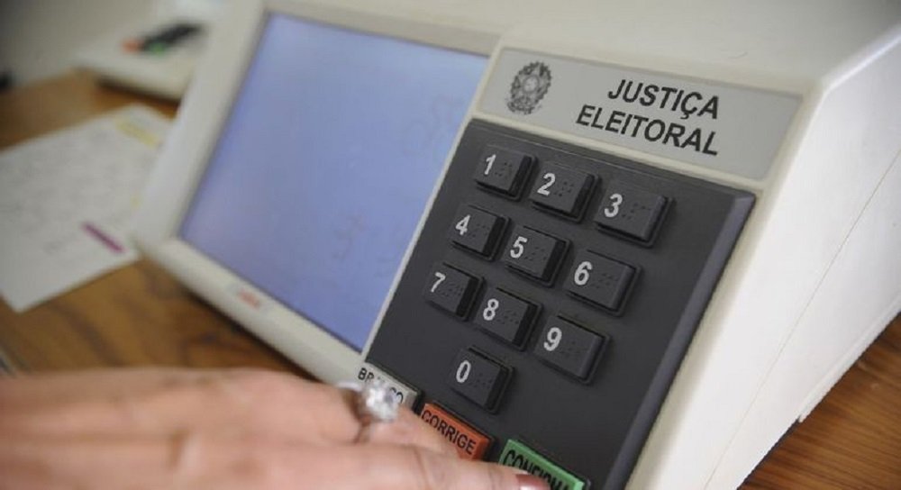 Mais de 156 milhões de brasileiros voltam às urnas hoje para eleger presidente e 12 governadores
