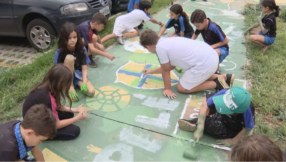 Copa do Mundo: crianças decoram praça em Águas Claras, no DF, para torcer pelo Brasil; veja fotos