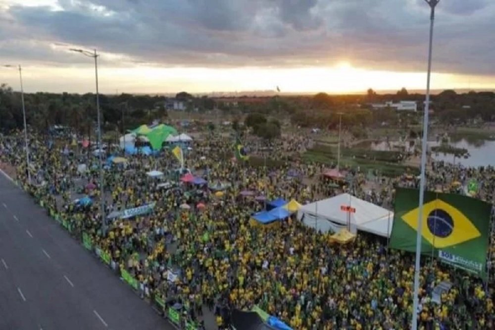 Domingo registrou grande mobilização em frente a QG do Exército em Brasília