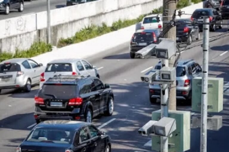 Carros e motos Barulhentos