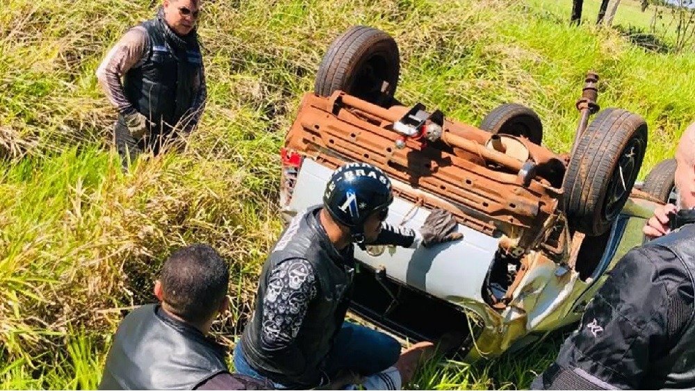 ‘Nasci de novo’, diz Nilton salvo por policiais de folga após carro capotar na MS-010