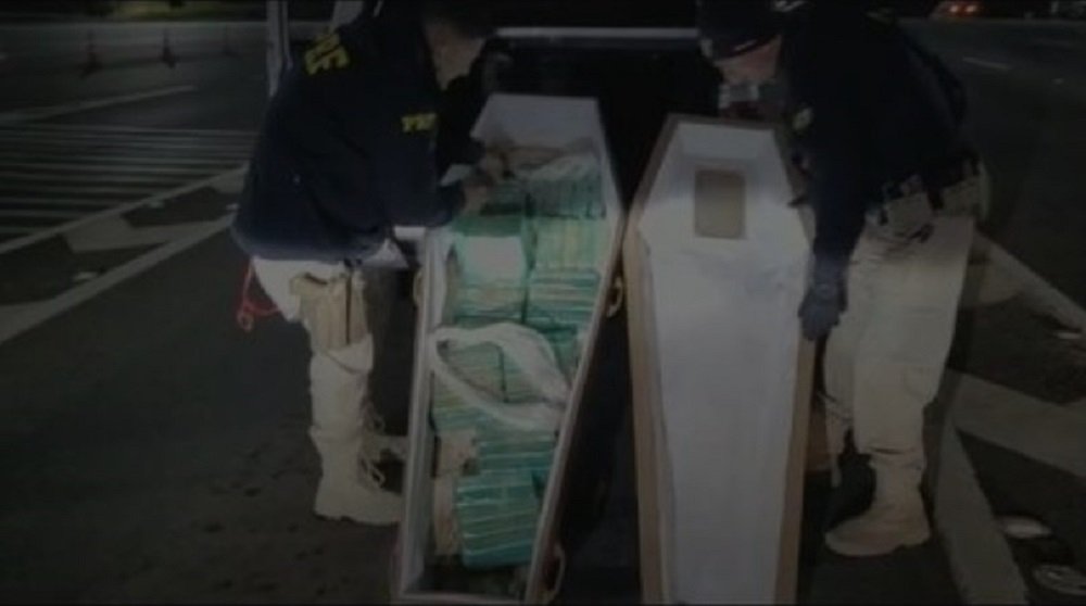 PRF apreende 50 kg de crack em caixão funerário na Fernão Dias