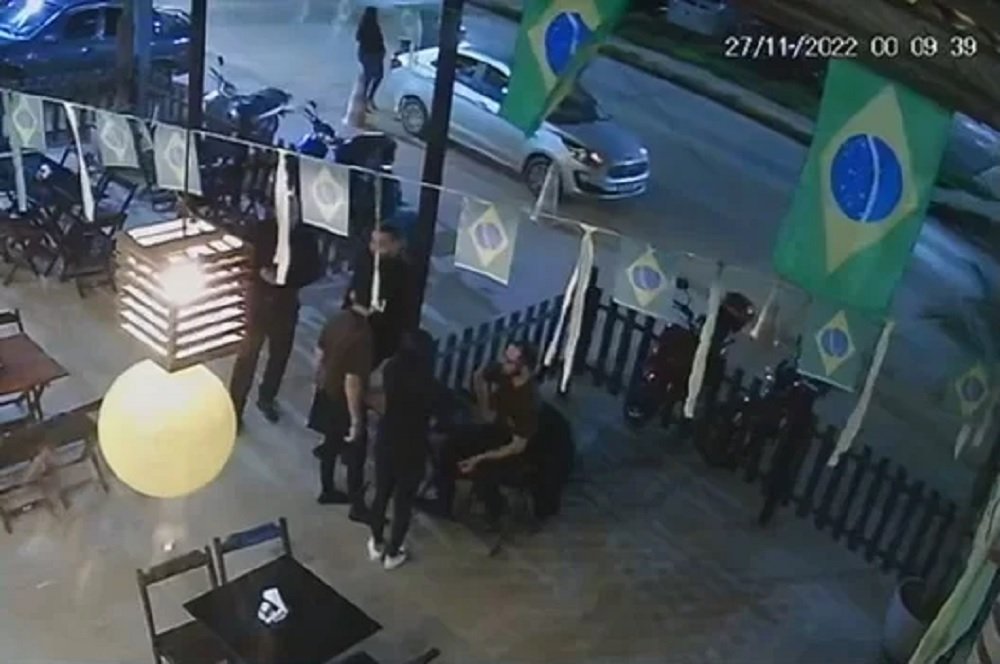 Músico é atropelado em frente a bar no Entorno do DF. Motorista fugiu