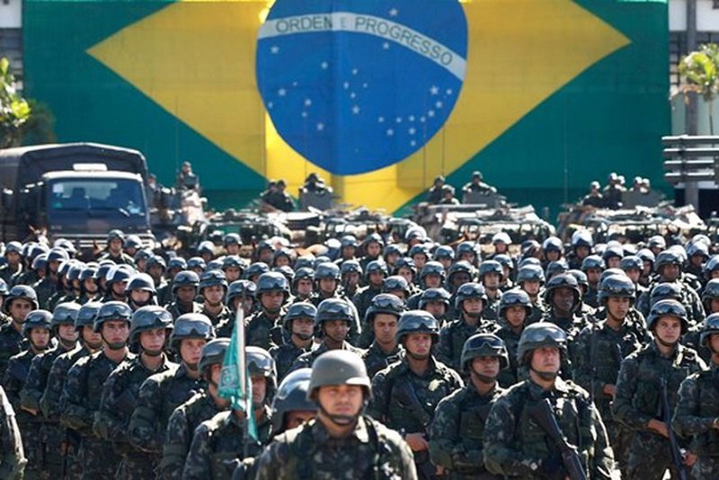As Forças Armadas mandam recados aos Poderes