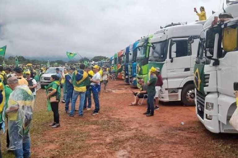 manifestantes-fazem-acampamento-em-frente-ao-qg-do-exercito-em-brasilia-14112022193445178