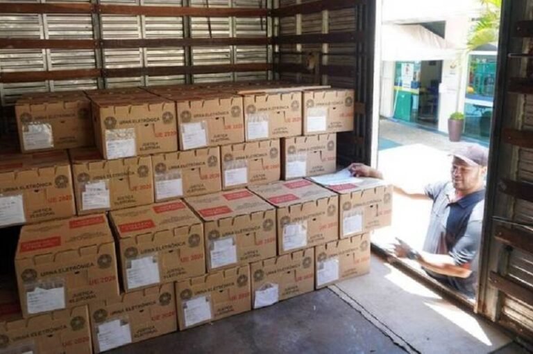 urnas-eletronicas-lacradas-seguem-para-os-locais-de-votacao-no-df-28102022191641063