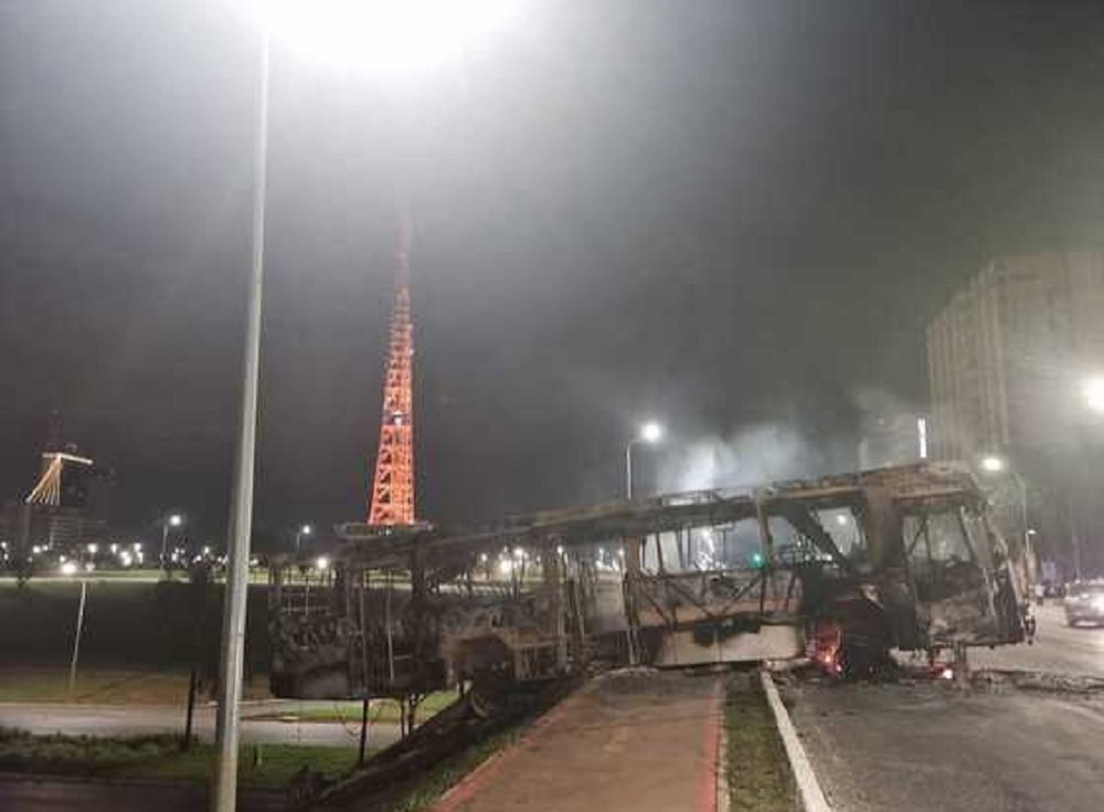 ONIBUS QUEIMADO