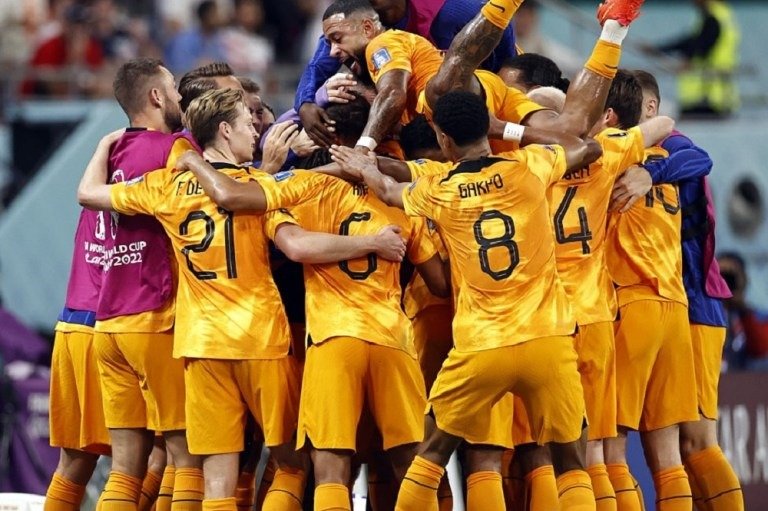 Holanda despacha o Estados Unidos e garante a vaga para as quartas de final da Copa
