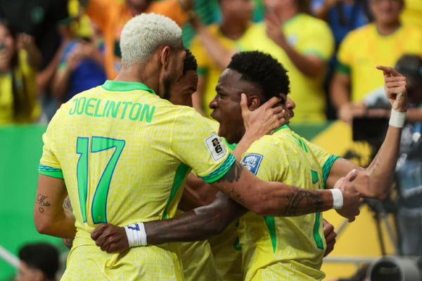 1742557665_Jogo-entre-a-Brasil-SelecCCA7aCC83o-Brasileira-e-ColoCC82mbia-pela-13a-rodada-das-EliminatoCC.jpeg
