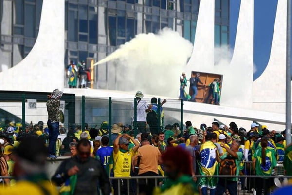 Mais-de-200-investigados-ou-condenados-pelos-atos-de-8-de-janeiro-sao-alvos-por-terem-fugido-ou-desc.jpeg