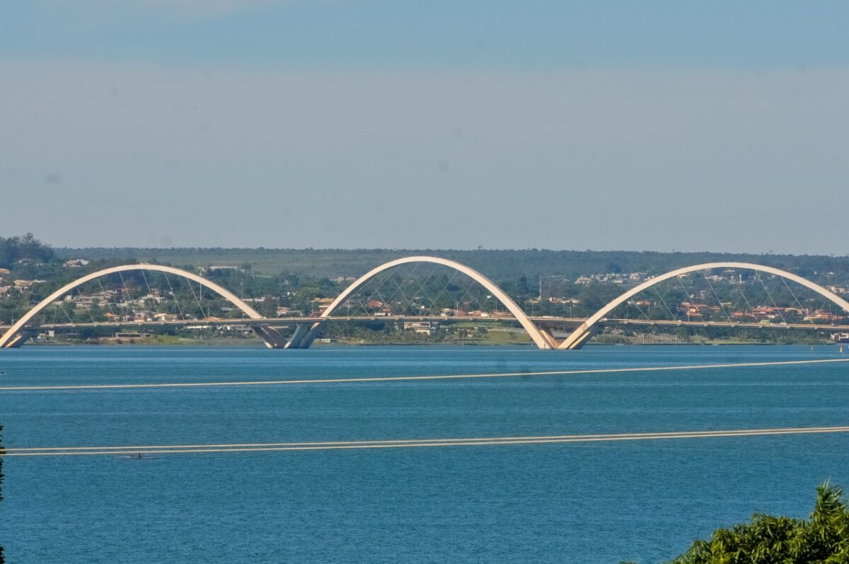 Ponte-JK_Foto-Acacio-Pinheiro-1200x797.jpeg