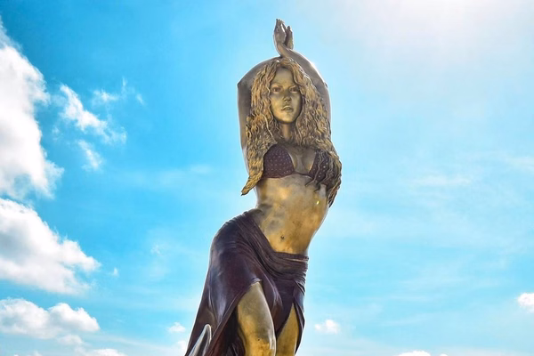Shakira-ganha-estatua-de-bronze.jpg