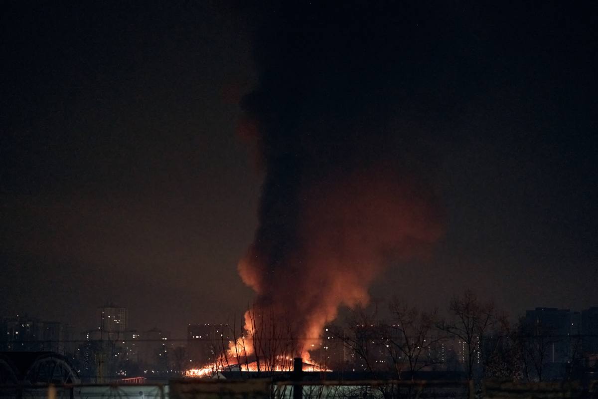 incendio-em-Kiev-apos-ataque-russo.jpg