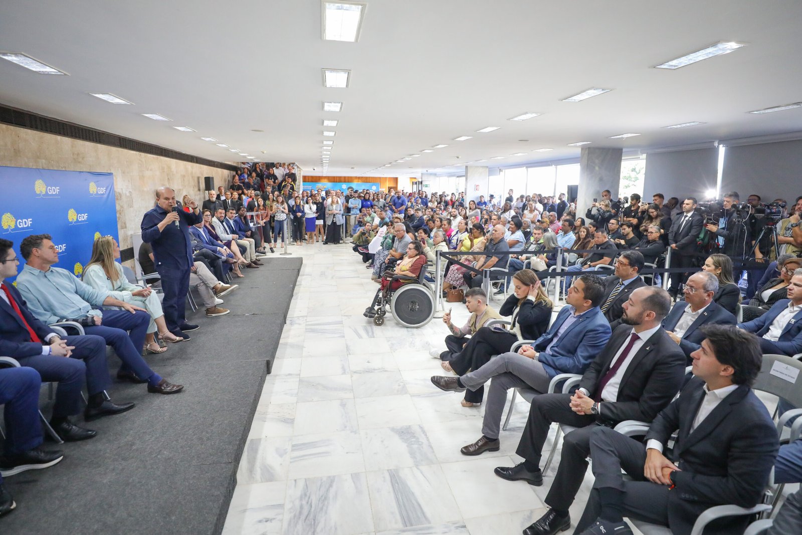 Dentro-Foto-Renato-Alves-scaled.jpg