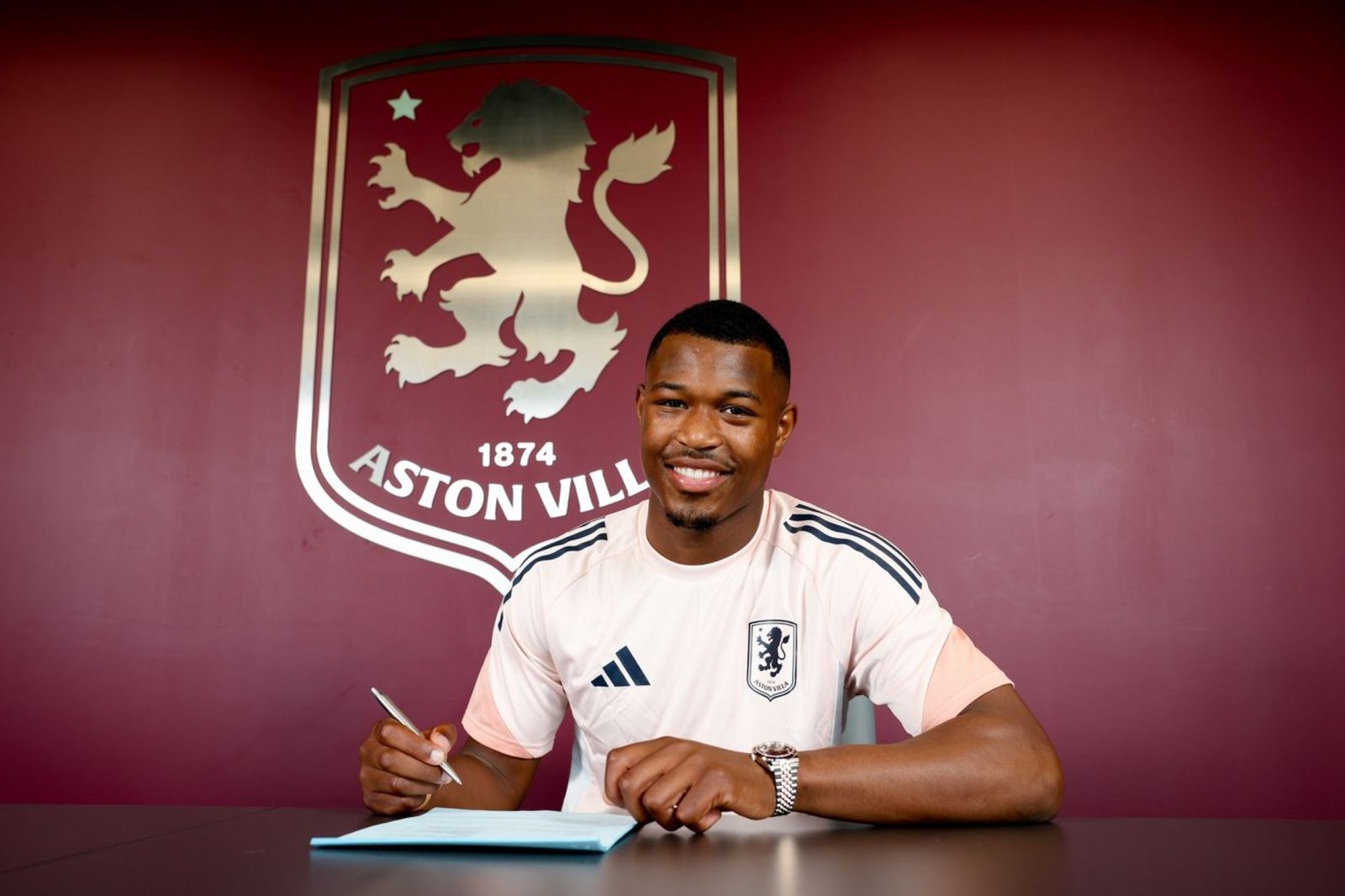 Zepiqueno-Aston-Villa.jpg