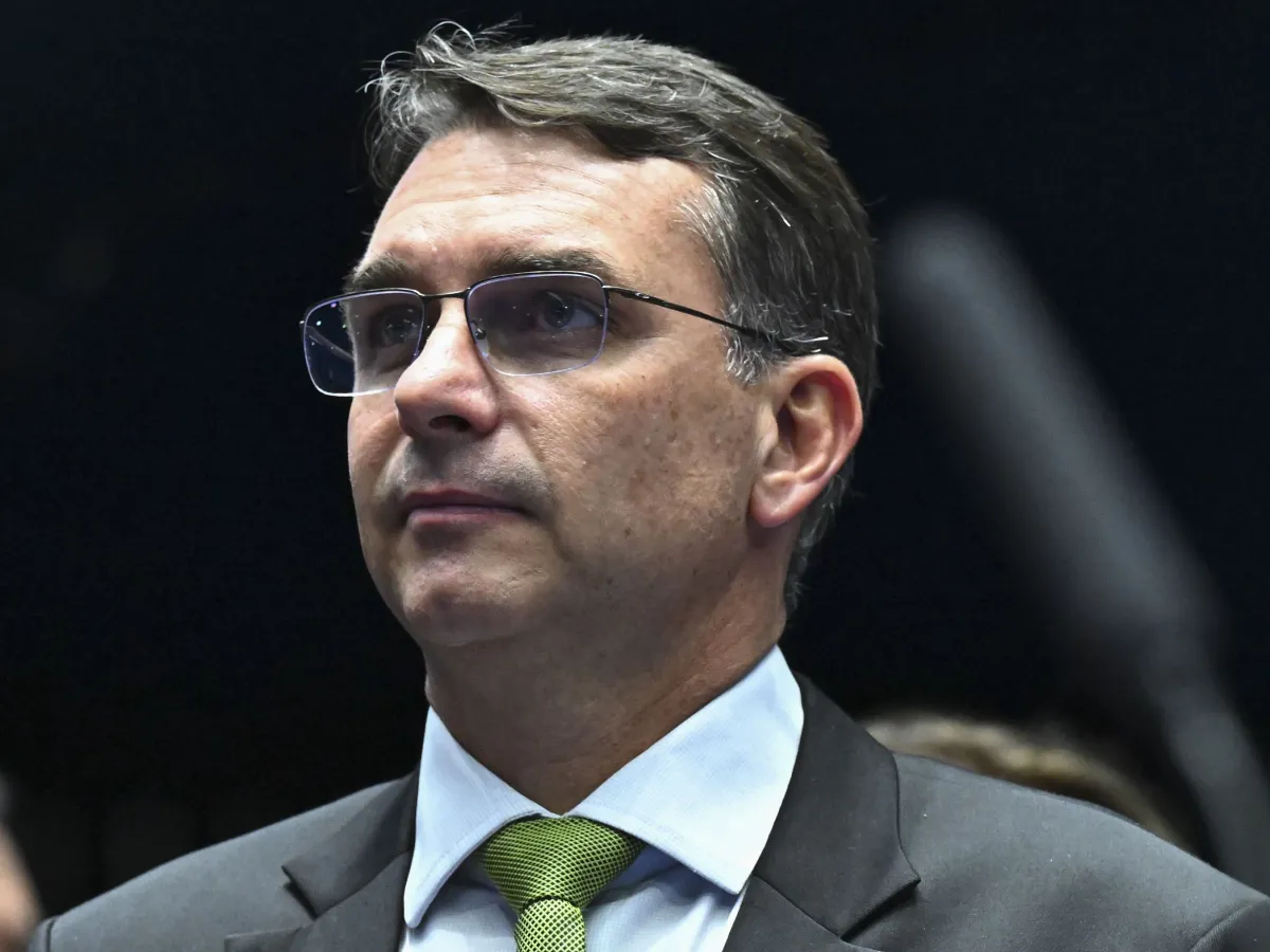 Flavio-Bolsonaro-3-e1764990194148.webp.webp