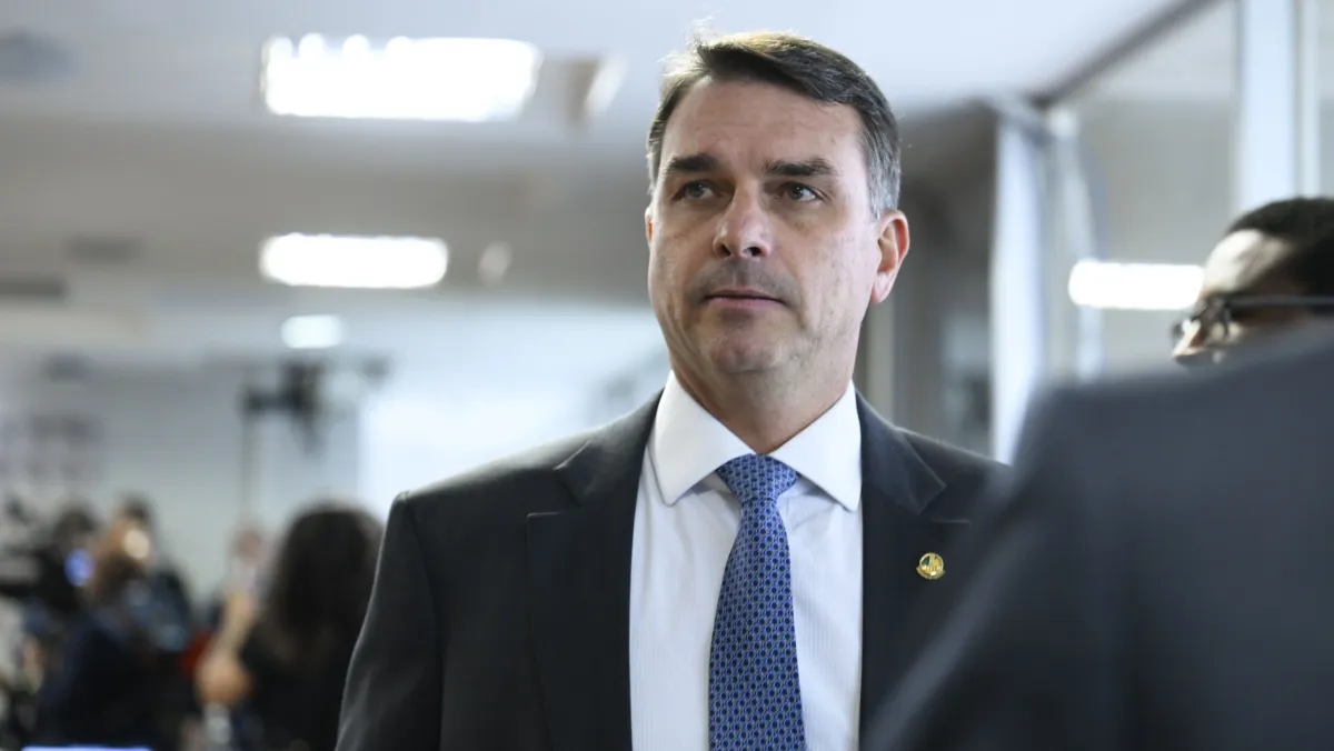 O-senador-Flavio-Bolsonaro-e1765906268178.webp.webp