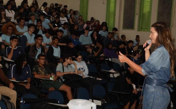 PEM leva debate sobre violência de gênero a estudantes do Cruzeiro