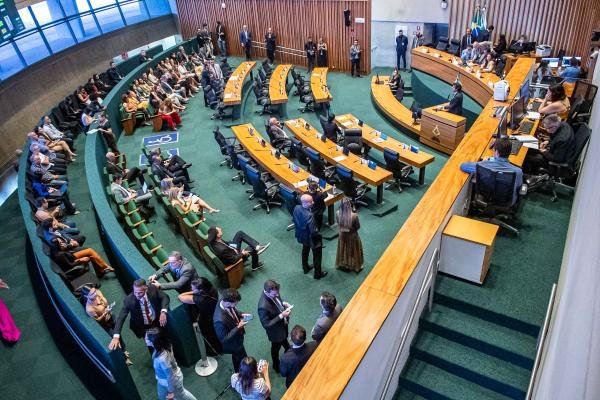 2ff1fd41-f43d-4b19-c70e-d2ffb1c3d0fd.jpeg Em plenário, parlamentares voltam a debater projeto do Executivo para aporte no BRB