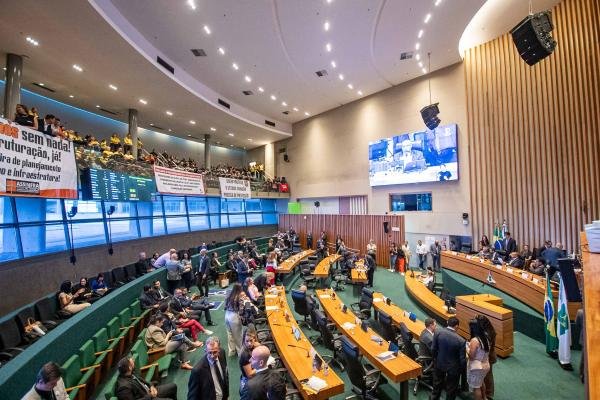 091f956a-048f-0329-3c67-4138a7843779.jpeg Distritais aprovam propostas em benefício de carreiras do serviço público do DF