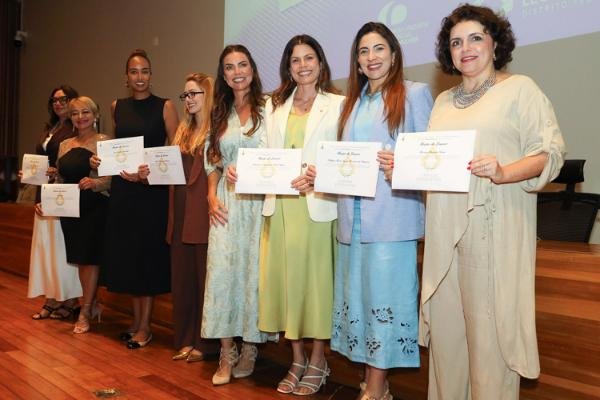 Sessão Solene na CLDF reafirma compromisso com políticas públicas e direitos das mulheres