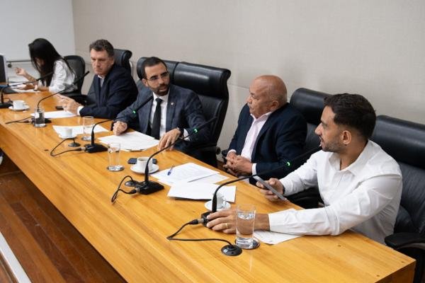 CCJ aprova convite para presidente do BRB comparecer à comissão