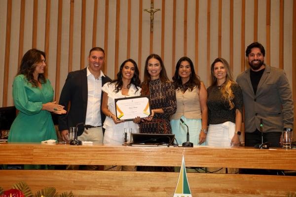 Empresária Tatiane Freitas é agraciada com título de Cidadã Honorária de Brasília