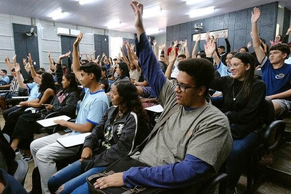 CLDF homenageia profissionais da educação nesta segunda-feira (16)