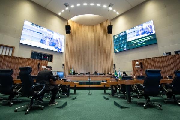 Sessão de debates aborda direitos da infância, educação e situação do BRB