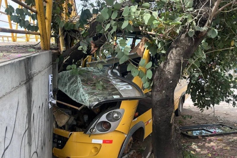 onibus-escolar.webp.jpeg onibus-escolar.webp.jpeg