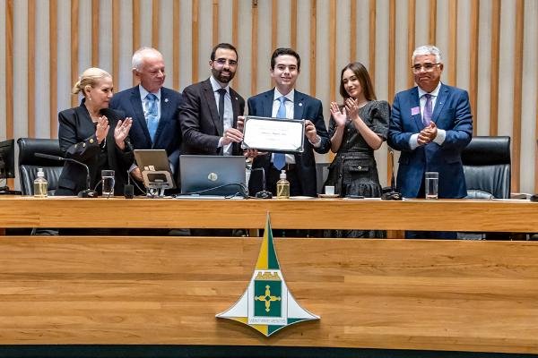 061c9459-d9ac-a6d4-7f72-3fdeb9a8b361.jpeg Aos 22 anos, jornalista Alexandre Magnani é novo cidadão honorário de Brasília