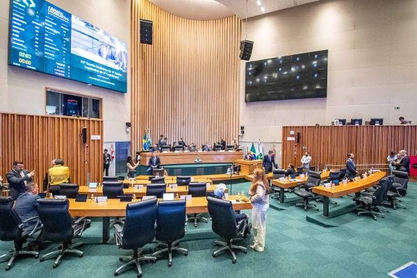 08fa952f-f238-947e-d9a2-0044e5e3edf2.jpeg Furto de cabos de energia e pessoas em situação de rua geram debate entre distritais