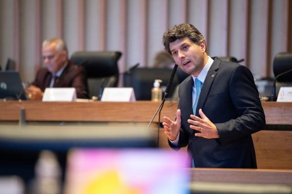 Eduardo Pedrosa cobra ações integradas para enfrentar aumento da população em situação de rua no DF