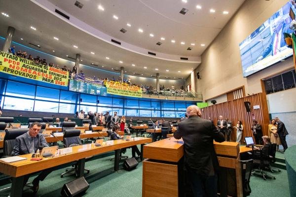Projetos aprovados pela CLDF em primeiro turno beneficiam servidores públicos