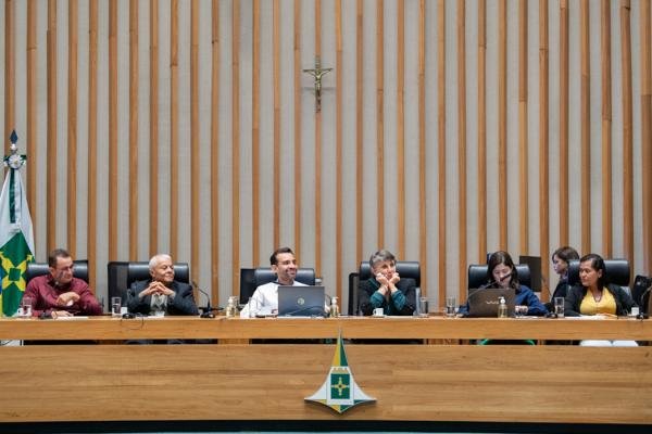 Ana Flávia é moradora da ocupação Furnas há 10 anos (Foto: Sara Marques/ Agência CLDF)