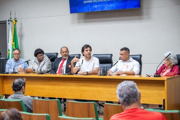 Em reunião pública, GDF sinaliza desfiles das escolas de samba ainda neste mês