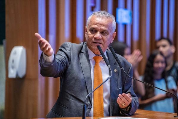 Distritais discordam de edital para regularização de imóveis comerciais em Vicente Pires