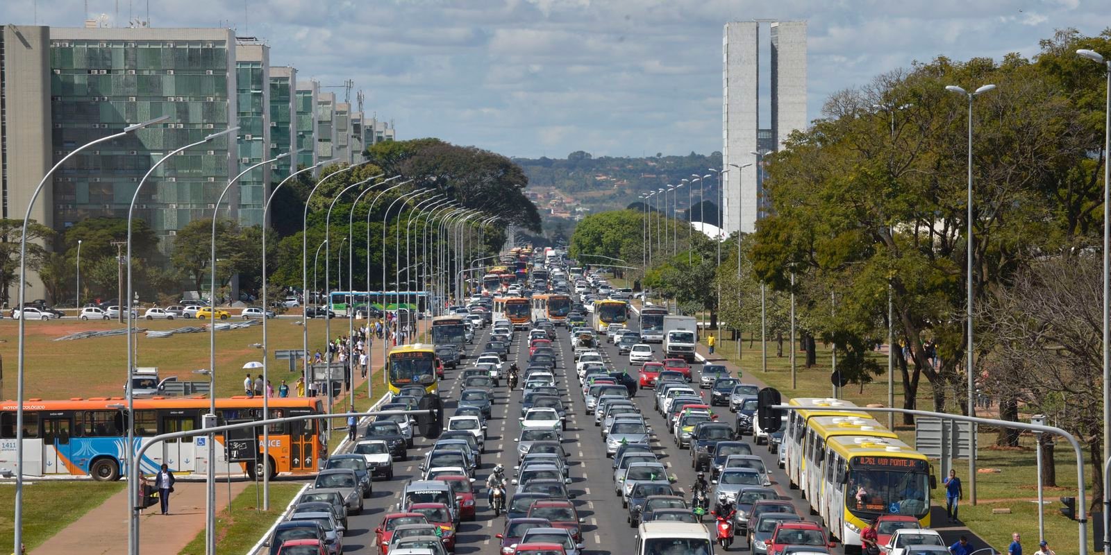 transito_esplanada.jpg