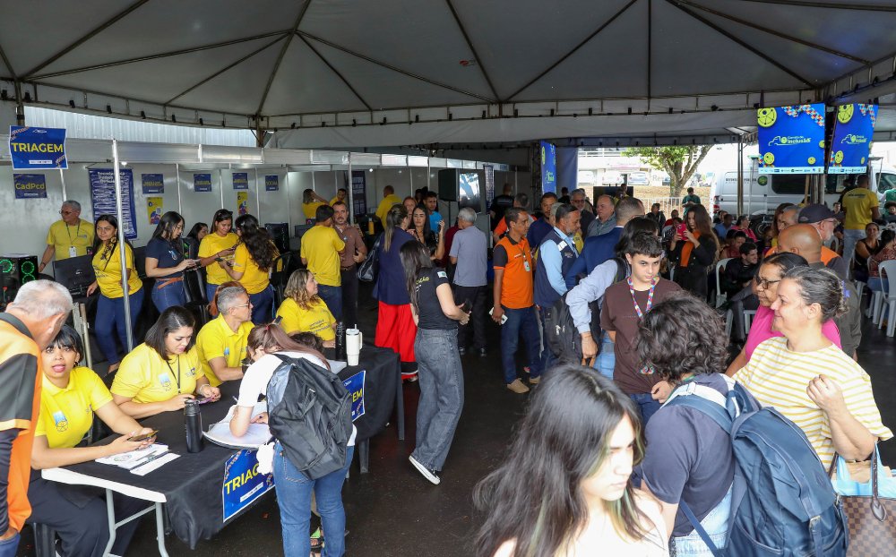 Carreta-da-Inclusao-leva-servicos-do-GDF-a-pessoas-com-deficiencia-em-Sobradinho-1.jpg Carreta-da-Inclusao-leva-servicos-do-GDF-a-pessoas-com-deficiencia-em-Sobradinho-1.jpg